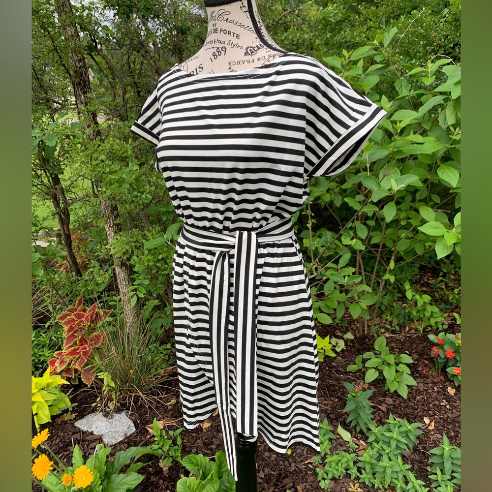 Beachsissi black and white striped mini dress